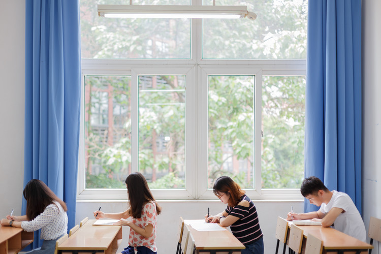 四川省崇州市崇慶中學(xué)